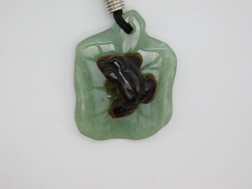 TIGER EYE FROG ON AVENTURINE LILY PAD PENDANT ROCK STONE LAPIDARY SPECIMEN: TIGER EYE FROG ON AVENTURINE LILY PAD PENDANT ROCK STONE LAPIDARY SPECIMEN