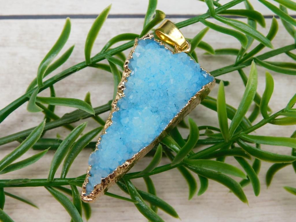 DRUZY QUARTZ PENDANT ROCK STONE LAPIDARY SPECIMEN: DRUZY QUARTZ PENDANT ROCK STONE LAPIDARY SPECIMEN