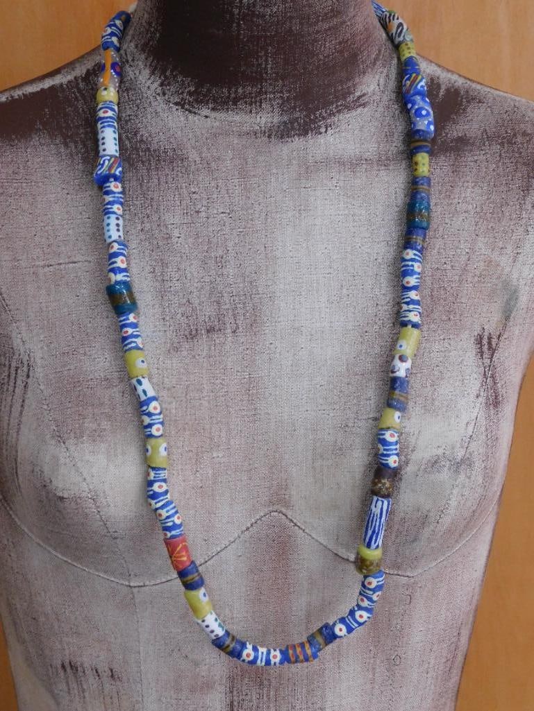 AFRICAN TRADE BEADS ROCK STONE LAPIDARY SPECIMEN: AFRICAN TRADE BEADS ROCK STONE LAPIDARY SPECIMEN