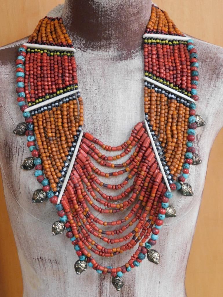 AFRICAN TRADE BEADS ROCK STONE LAPIDARY SPECIMEN: AFRICAN TRADE BEADS ROCK STONE LAPIDARY SPECIMEN