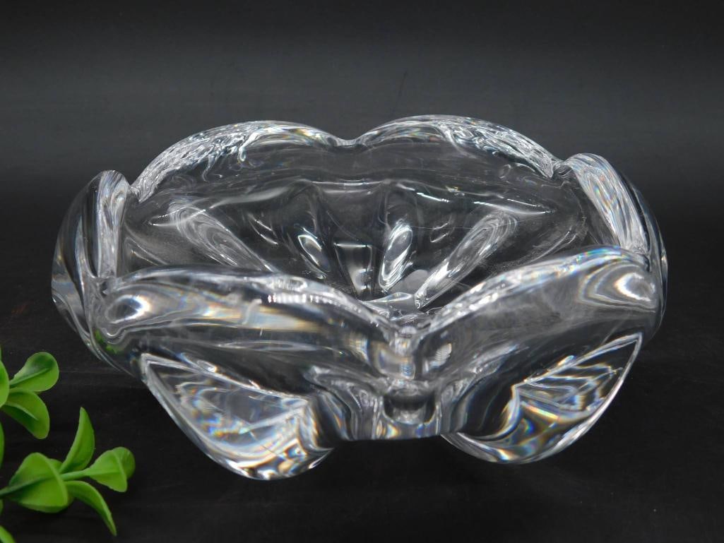 Clear Pressed Glass Bowl with Scalloped Design (1 of 3)