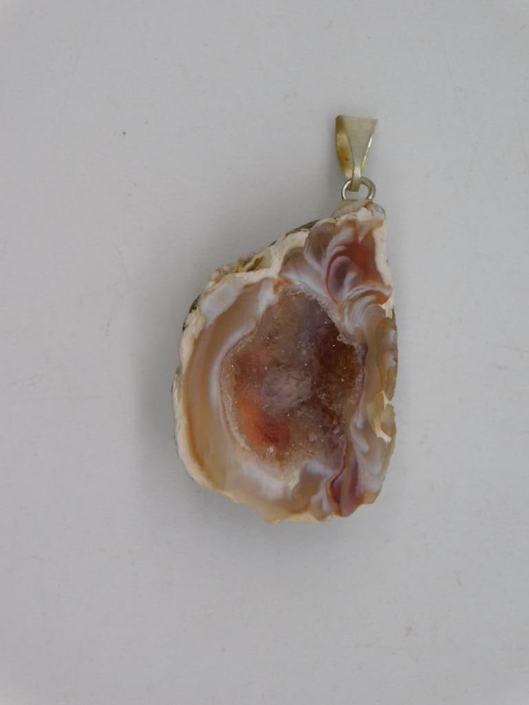 GEODE PENDANT ROCK STONE LAPIDARY SPECIMEN: GEODE PENDANT ROCK STONE LAPIDARY SPECIMEN