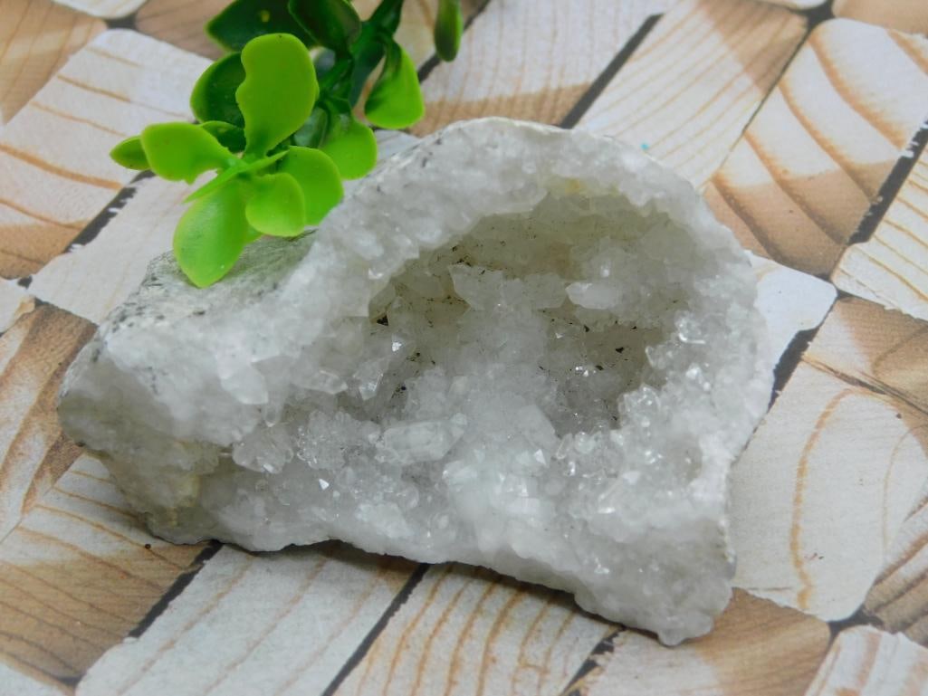 GEODE ROCK STONE LAPIDARY SPECIMEN (1 of 3)