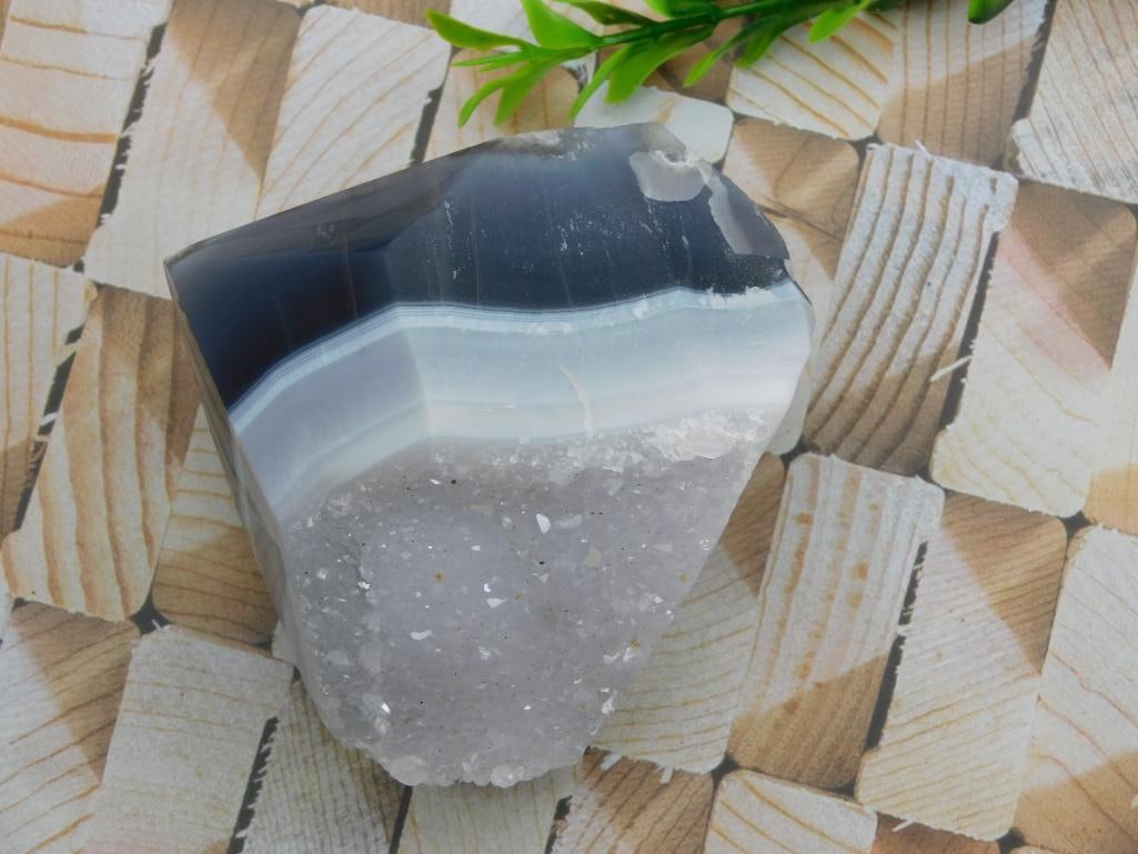 AGATE POINT ROCK STONE LAPIDARY SPECIMEN (1 of 3)