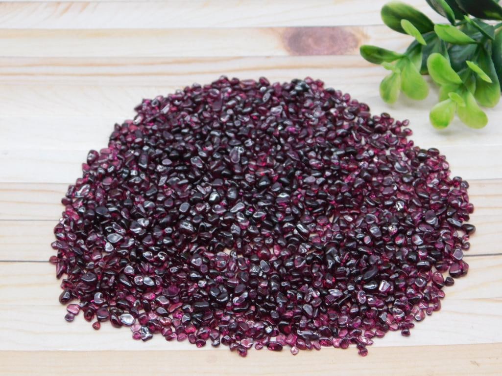 GARNET ROCK STONE LAPIDARY SPECIMEN: GARNET ROCK STONE LAPIDARY SPECIMEN