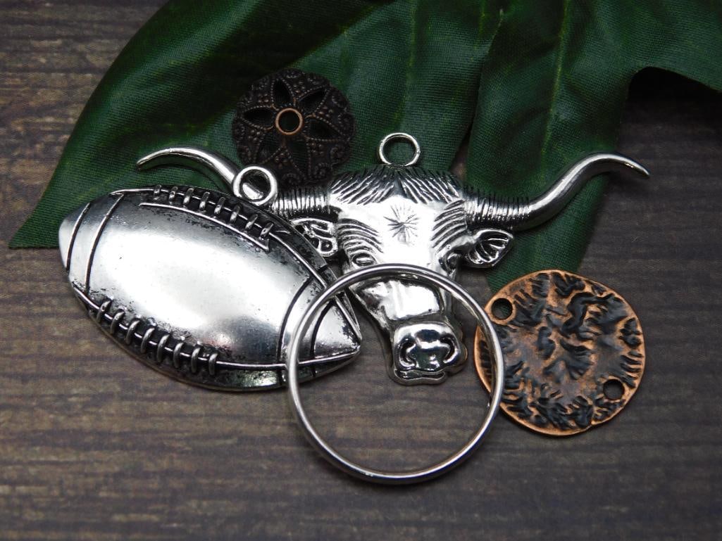 MIXED PENDANT LOT (1 of 2)