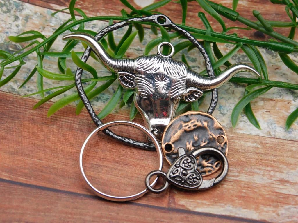 MIXED PENDANT LOT (1 of 2)