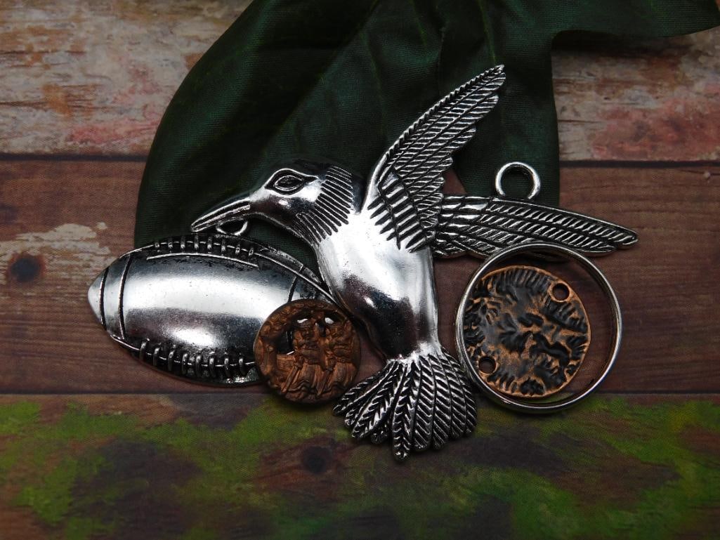 MIXED PENDANT LOT (1 of 2)