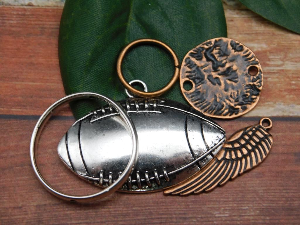 MIXED PENDANT LOT (1 of 2)