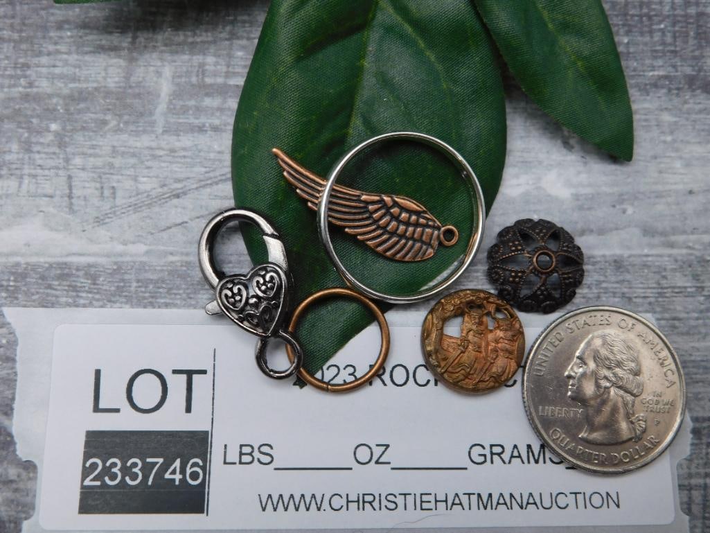 MIXED PENDANT LOT - 2