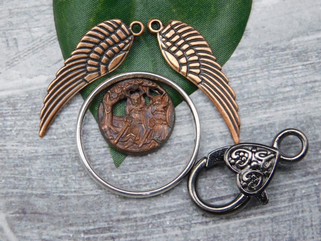 MIXED PENDANT LOT (1 of 2)