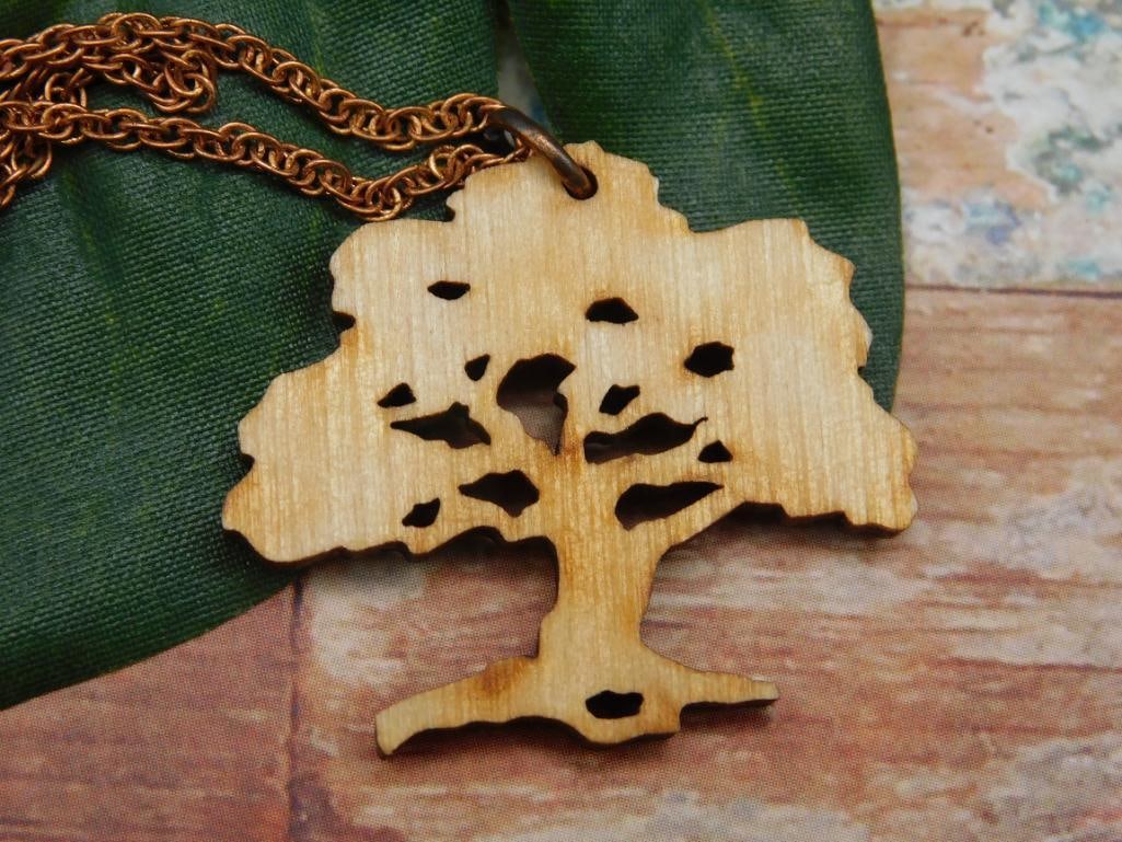 CARVED WOODEN TREE PENDANT NECKLACE: CARVED WOODEN TREE PENDANT NECKLACE