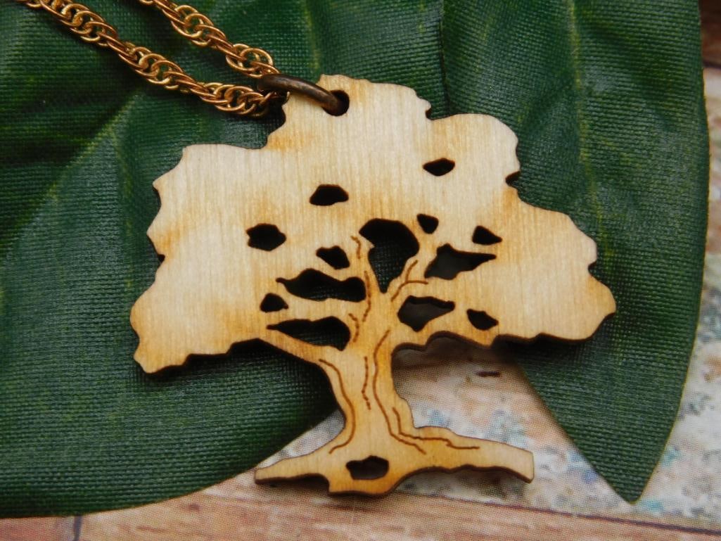 CARVED WOODEN TREE PENDANT NECKLACE: CARVED WOODEN TREE PENDANT NECKLACE