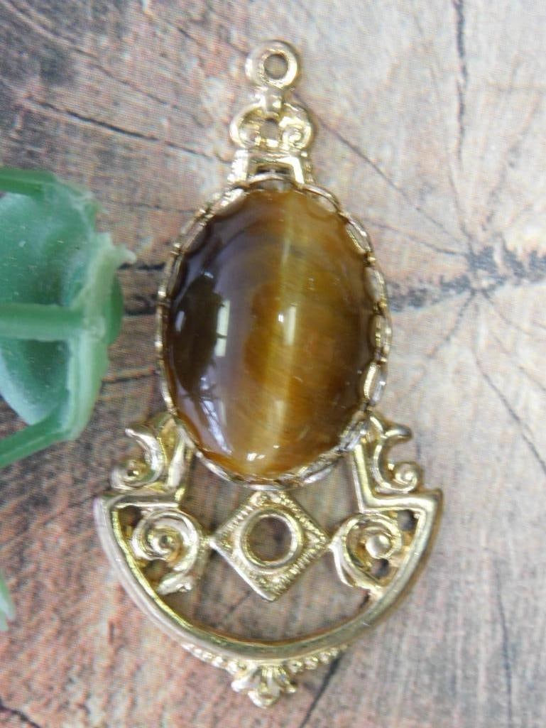 TIGERS EYE PENDANT ROCK STONE LAPIDARY SPECIMEN (1 of 2)