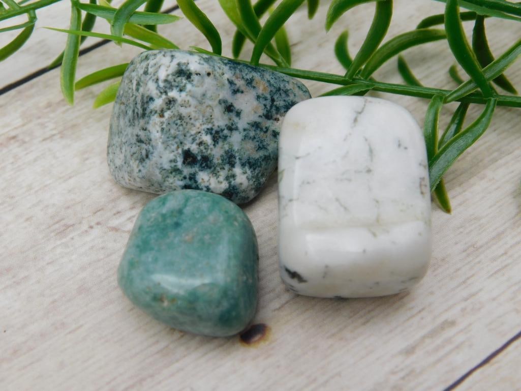 MIXED AGATE LOT ROCK STONE LAPIDARY SPECIMEN: MIXED AGATE LOT ROCK STONE LAPIDARY SPECIMEN