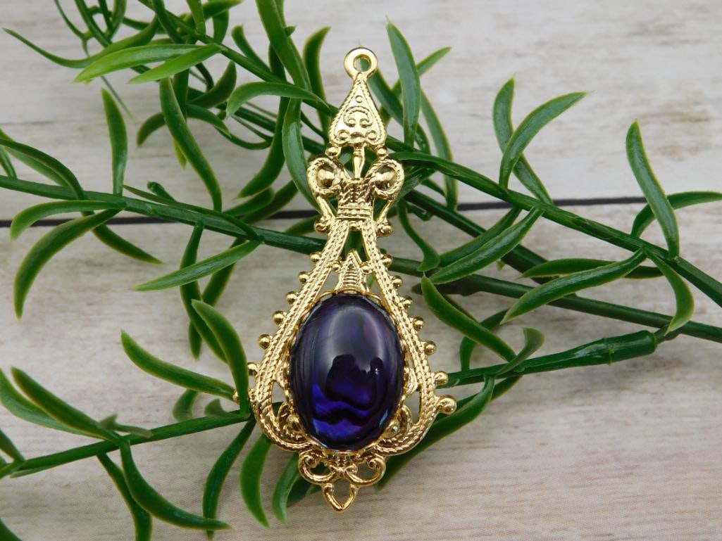 ABALONE STONE PENDANT ROCK STONE LAPIDARY SPECIMEN: ABALONE STONE PENDANT ROCK STONE LAPIDARY SPECIMEN