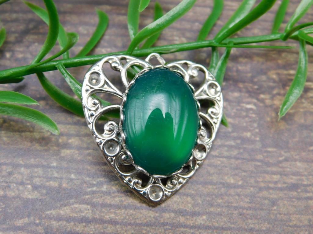 AVENTURINE HEART PENDANT ROCK STONE LAPIDARY SPECIMEN: AVENTURINE HEART PENDANT ROCK STONE LAPIDARY SPECIMEN