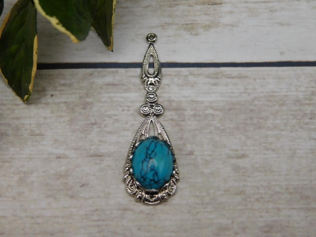 TURQUOISE PENDANT ROCK STONE LAPIDARY SPECIMEN: TURQUOISE PENDANT ROCK STONE LAPIDARY SPECIMEN