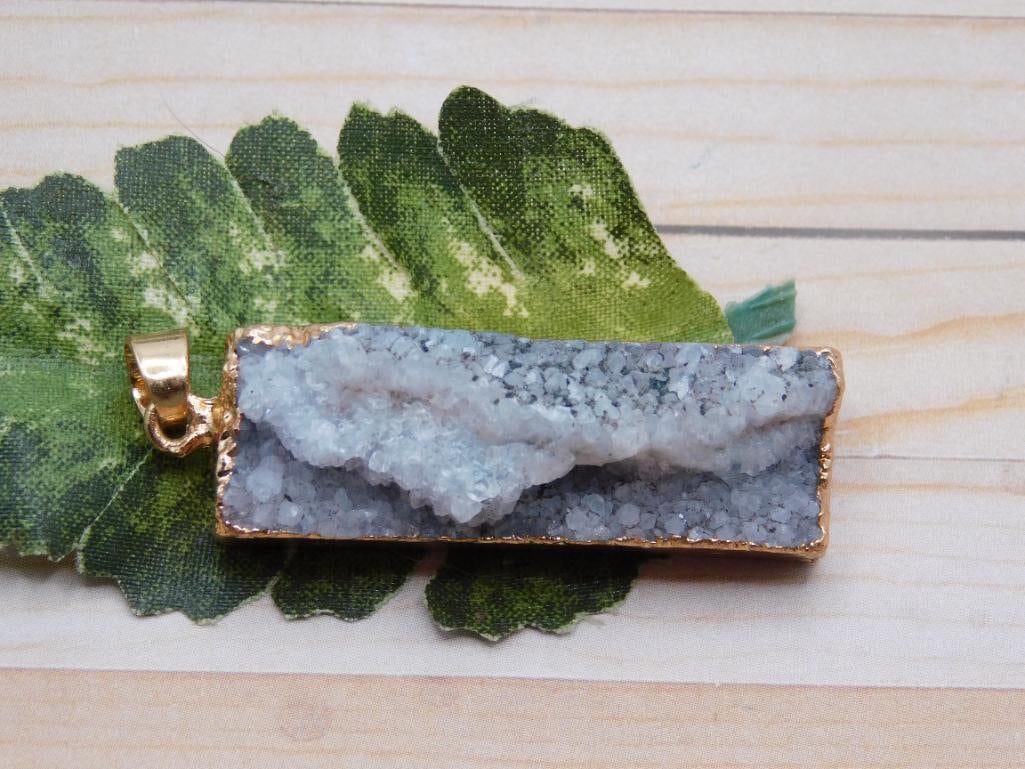 DRUZY QUARTZ PENDANT ROCK STONE LAPIDARY SPECIMEN: DRUZY QUARTZ PENDANT ROCK STONE LAPIDARY SPECIMEN