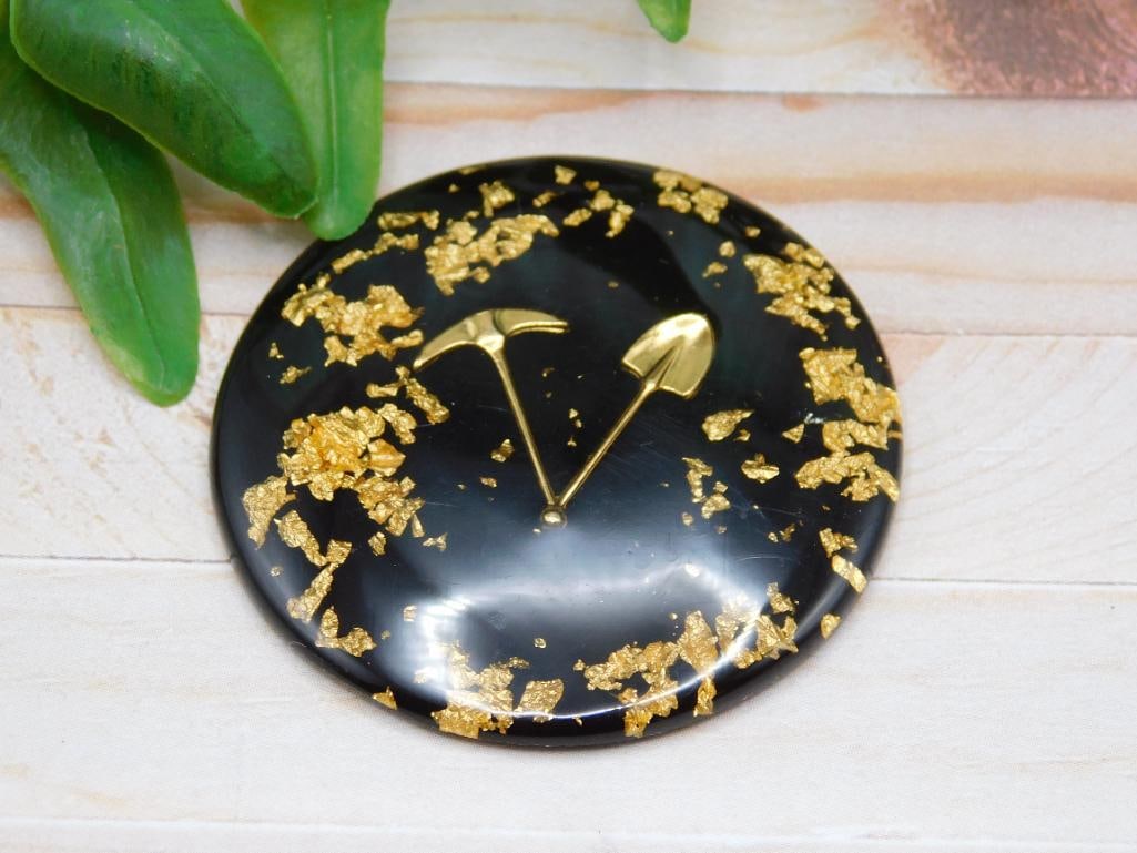 GOLD FLECKED CABOCHON ROCK STONE LAPIDARY SPECIMEN: GOLD FLECKED CABOCHON ROCK STONE LAPIDARY SPECIMEN