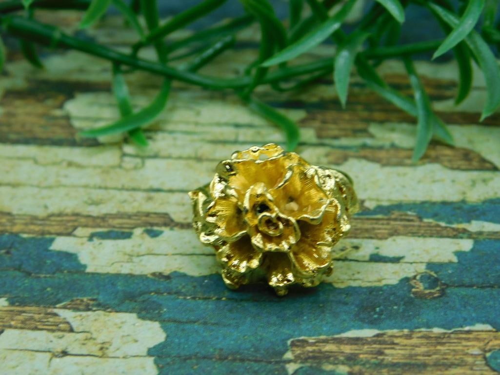 FLOWER RING ROCK STONE LAPIDARY SPECIMEN: FLOWER RING ROCK STONE LAPIDARY SPECIMEN