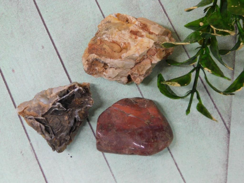 MIXED ROUGH LOT ROCK STONE LAPIDARY SPECIMEN: MIXED ROUGH LOT ROCK STONE LAPIDARY SPECIMEN