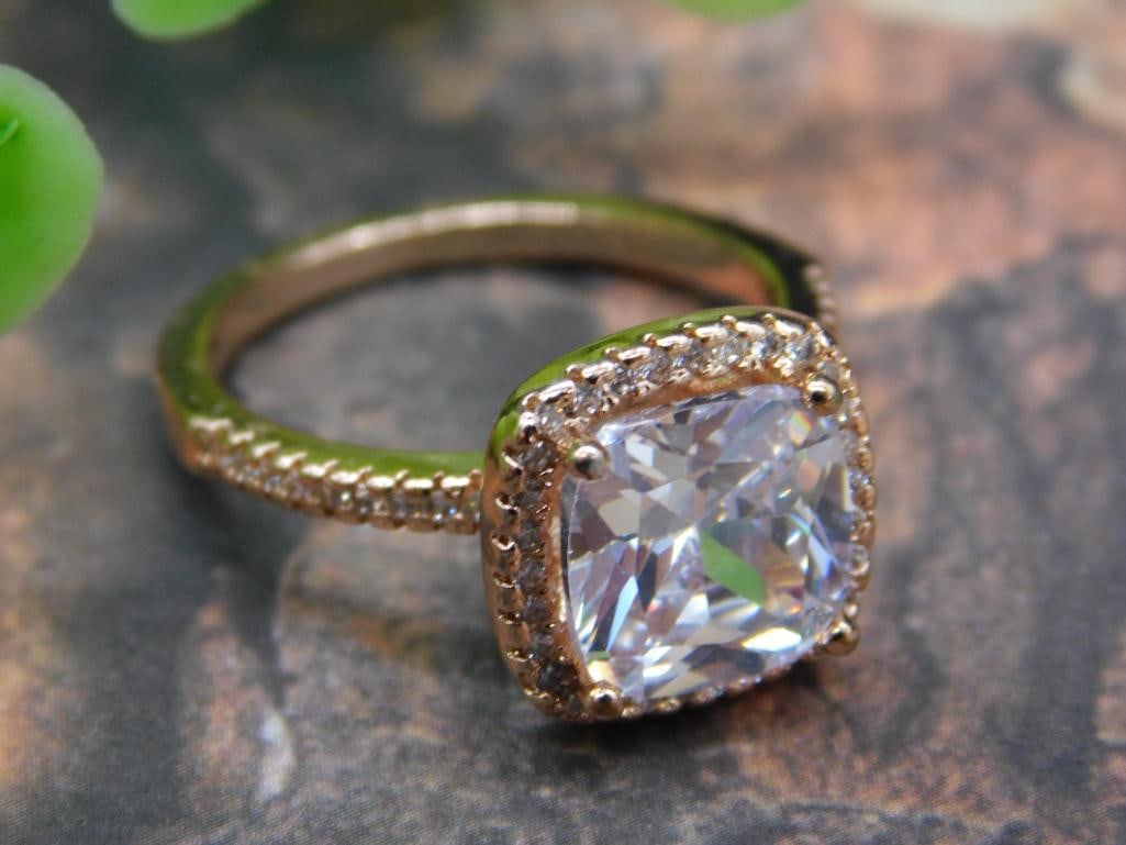 STONE RING ROCK STONE LAPIDARY SPECIMEN: STONE RING ROCK STONE LAPIDARY SPECIMEN