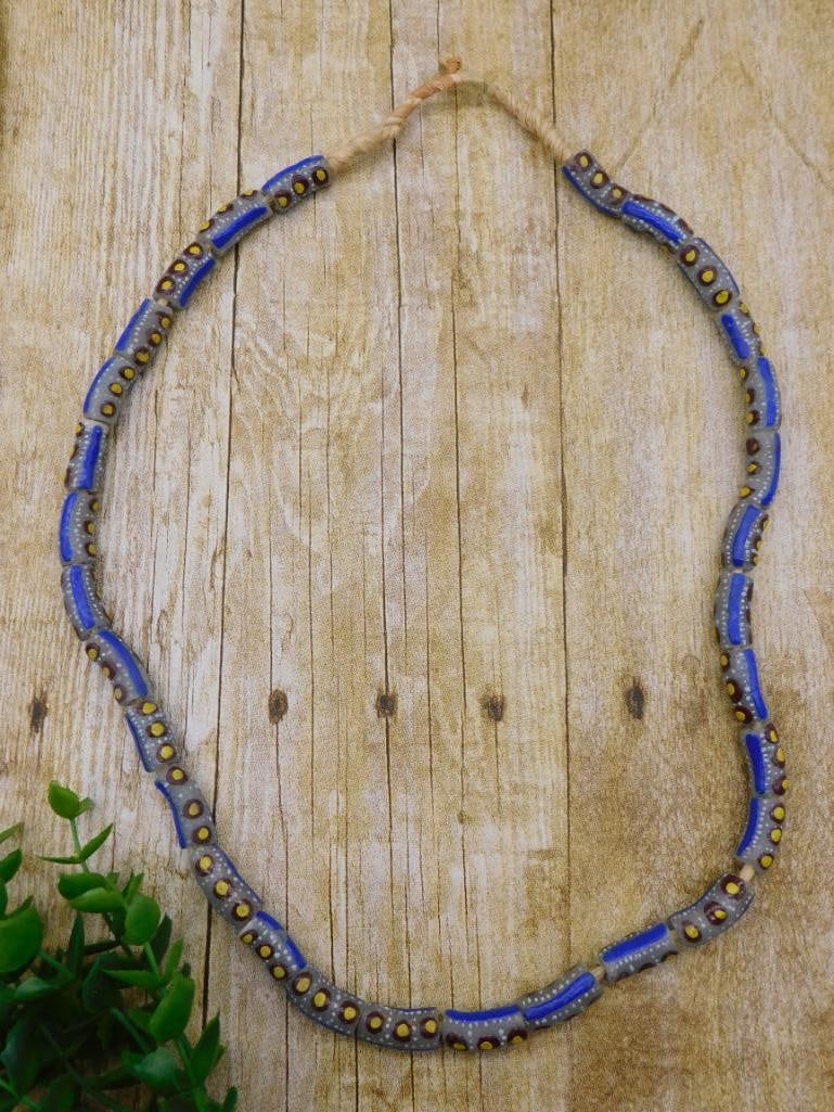 AFRICAN TRADE BEADS ROCK STONE LAPIDARY SPECIMEN: AFRICAN TRADE BEADS ROCK STONE LAPIDARY SPECIMEN