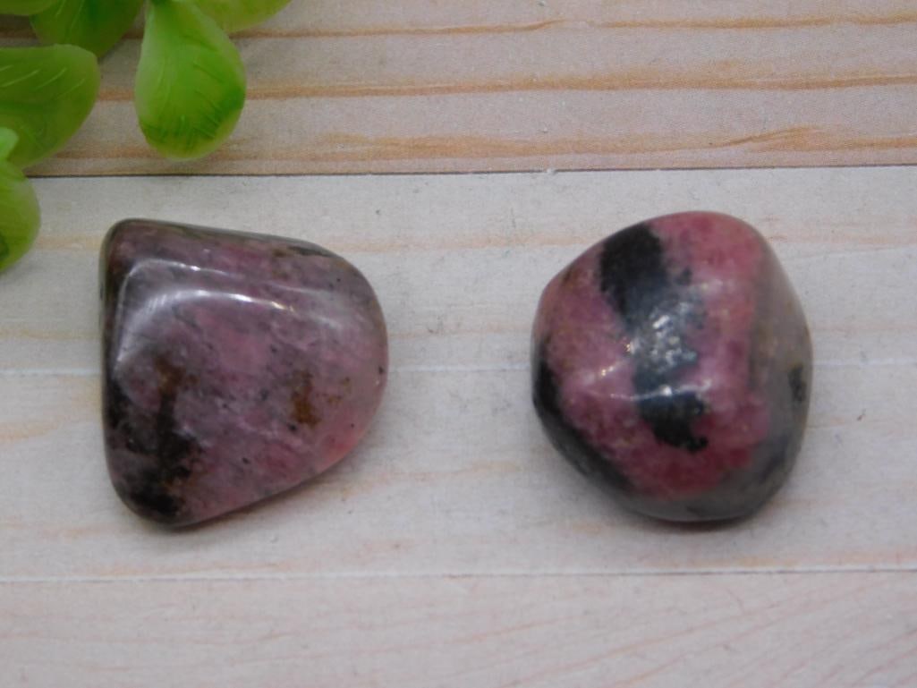 RHODONITE ROCK STONE LAPIDARY SPECIMEN: RHODONITE ROCK STONE LAPIDARY SPECIMEN