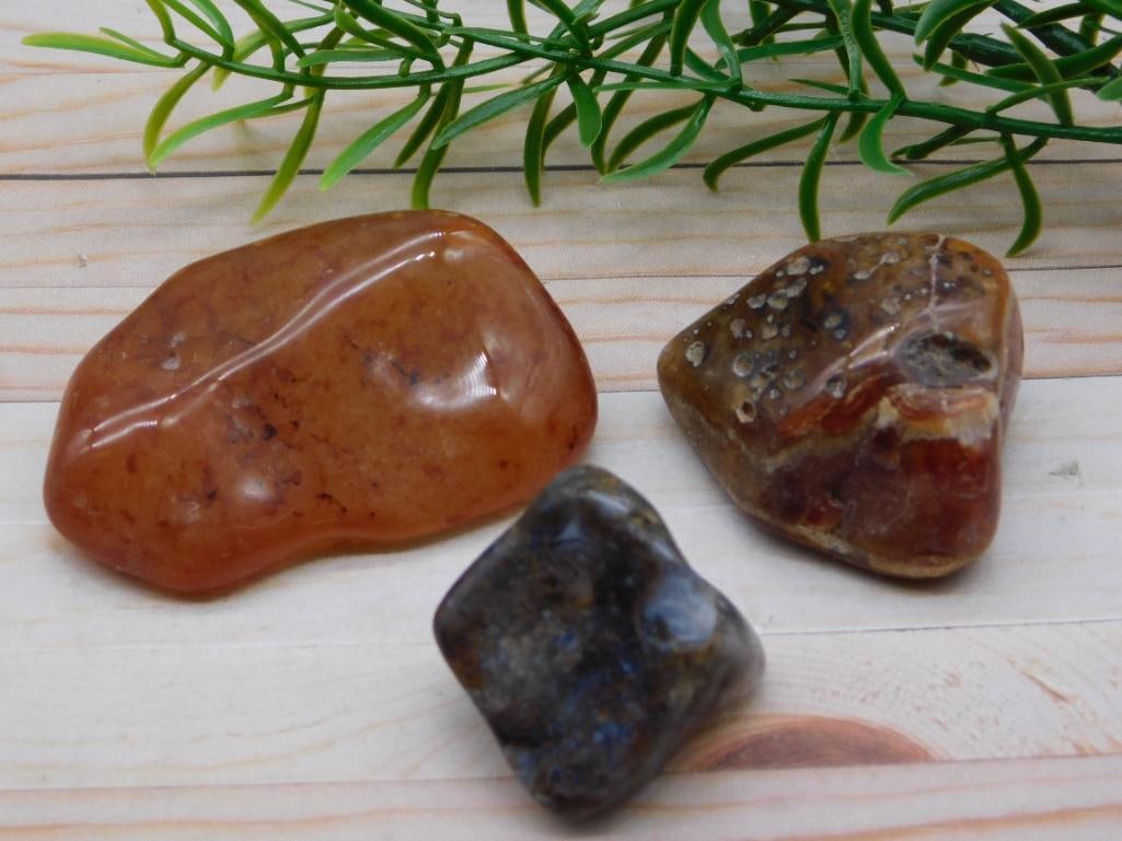 MIXED LOT ROCK STONE LAPIDARY SPECIMEN: MIXED LOT ROCK STONE LAPIDARY SPECIMEN