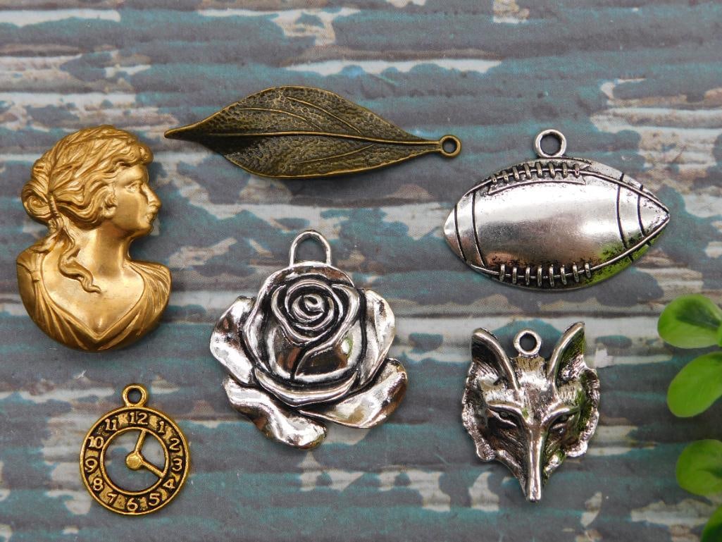 MIXED PENDANTS ROCK STONE LAPIDARY SPECIMEN: MIXED PENDANTS ROCK STONE LAPIDARY SPECIMEN