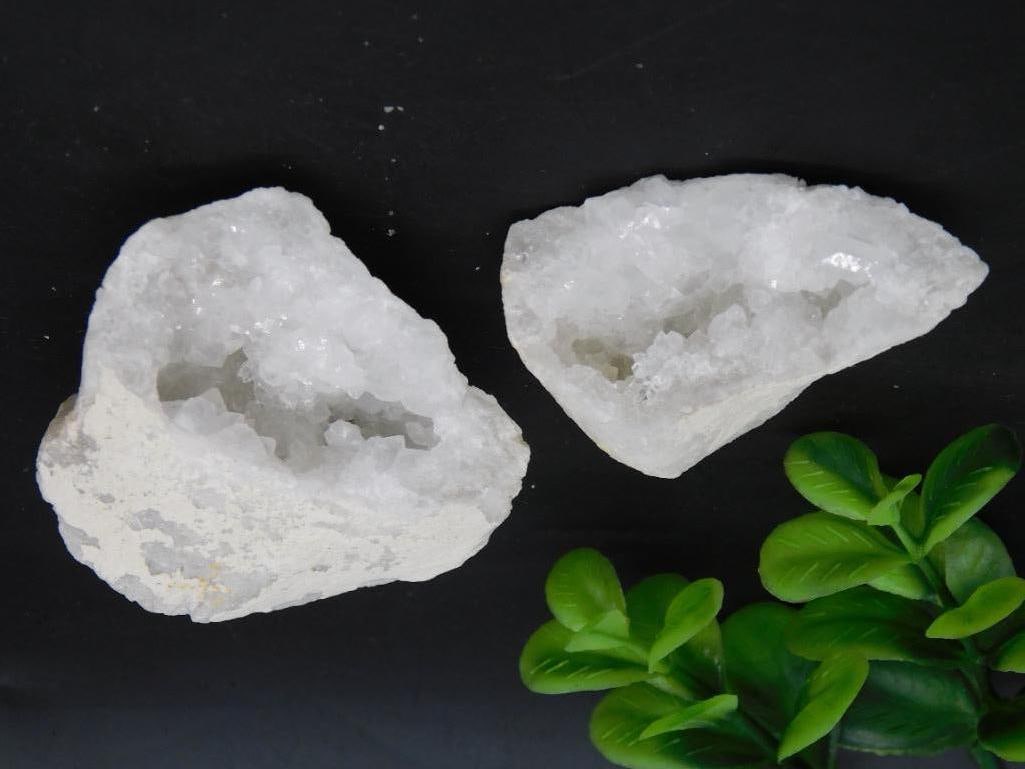 GEODE ROCK STONE LAPIDARY SPECIMEN (1 of 2)