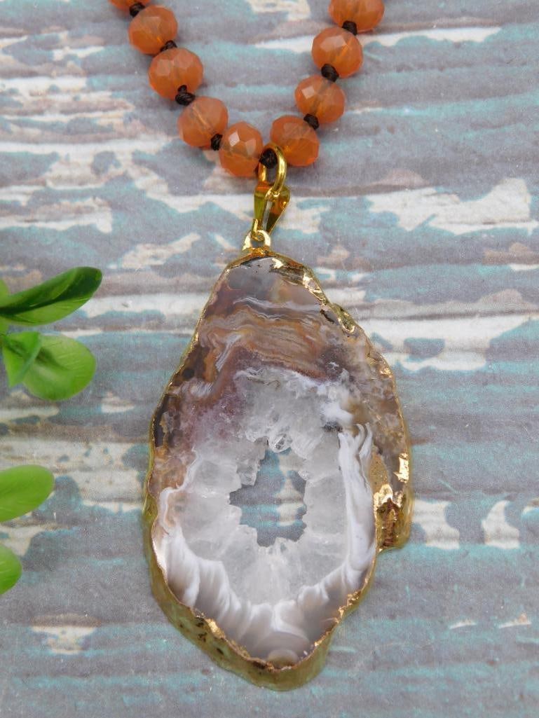 GEODE SLICE PENDANT ON SPARKLE BEAD NECKLACE: GEODE SLICE PENDANT ON SPARKLE BEAD NECKLACE