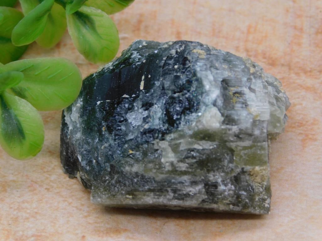 ROCK STONE LAPIDARY SPECIMEN (1 of 2)