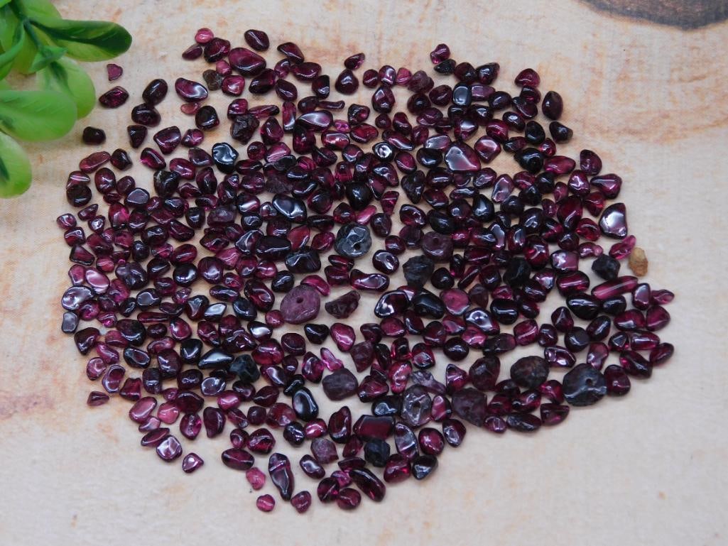 GARNET ROCK STONE LAPIDARY SPECIMEN: GARNET ROCK STONE LAPIDARY SPECIMEN