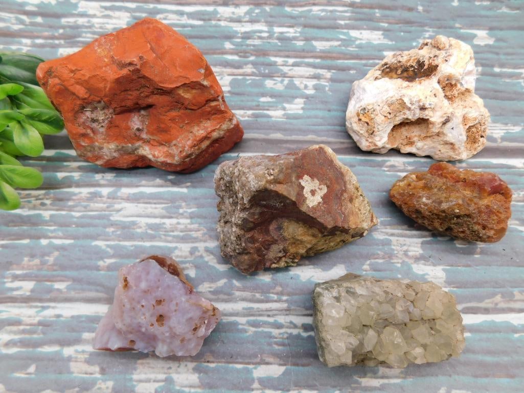 MIXED ROUGH LOT ROCK STONE LAPIDARY SPECIMEN: MIXED ROUGH LOT ROCK STONE LAPIDARY SPECIMEN