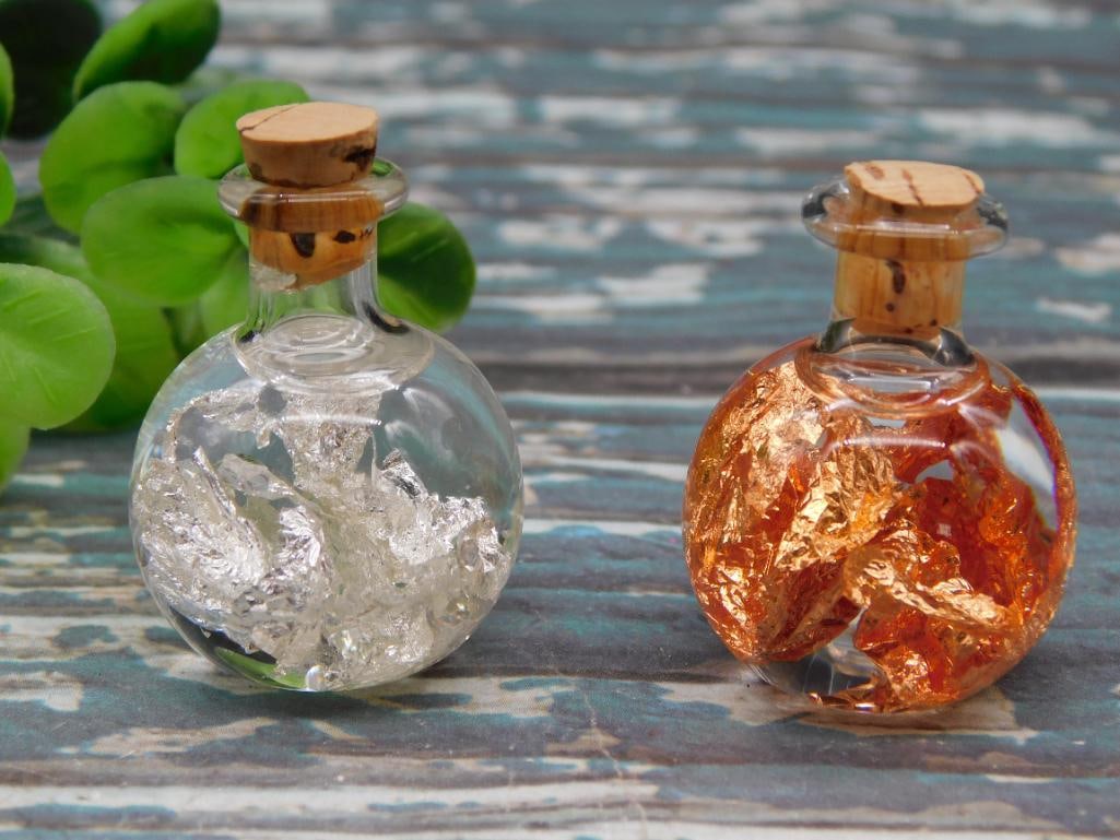 COPPER AND SILVER FLAKES IN BOTTLES ROCK STONE LAPIDARY SPECIMEN (1 of 2)