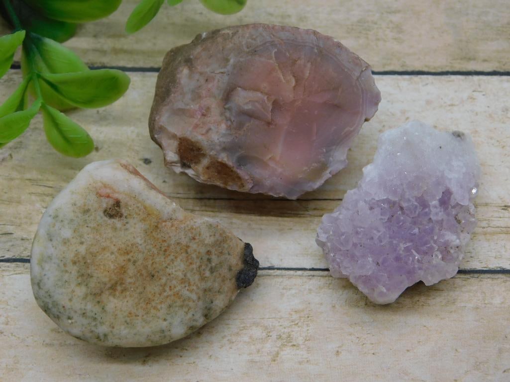 MIXED ROUGH ROCK STONE LAPIDARY SPECIMEN: MIXED ROUGH ROCK STONE LAPIDARY SPECIMEN