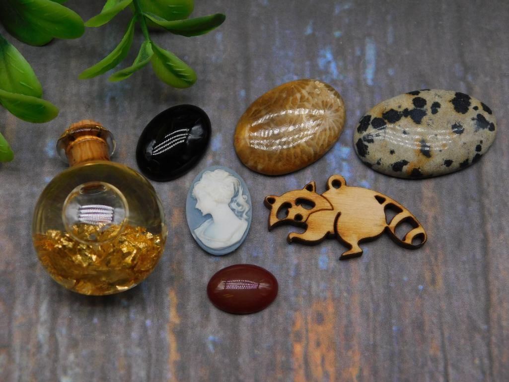 MIXED LOT ROCK STONE LAPIDARY SPECIMEN: MIXED LOT ROCK STONE LAPIDARY SPECIMEN