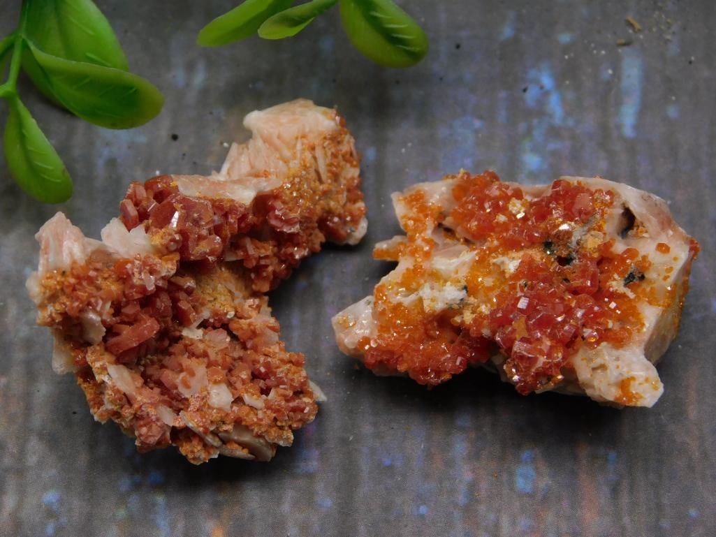 VANADINITE ROCK STONE LAPIDARY SPECIMEN (1 of 2)