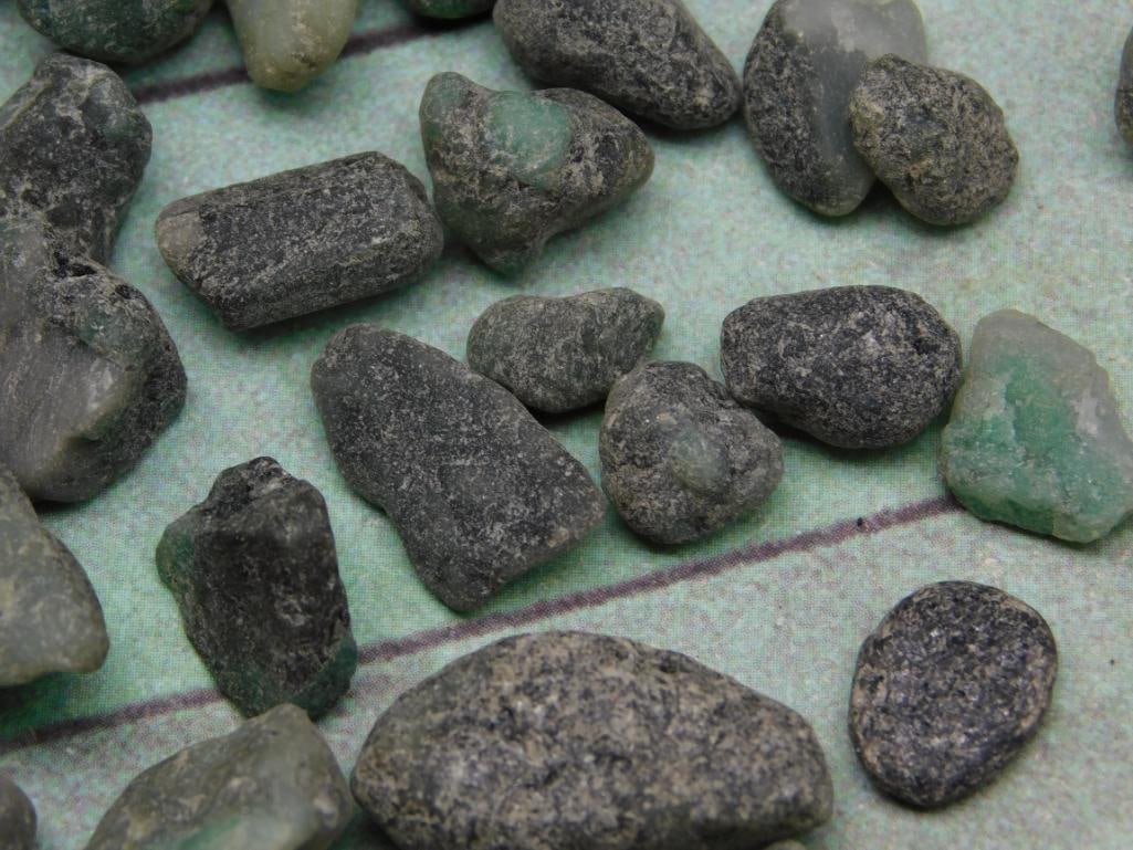 ROUGH EMERALD ROCK STONE LAPIDARY SPECIMEN - 2