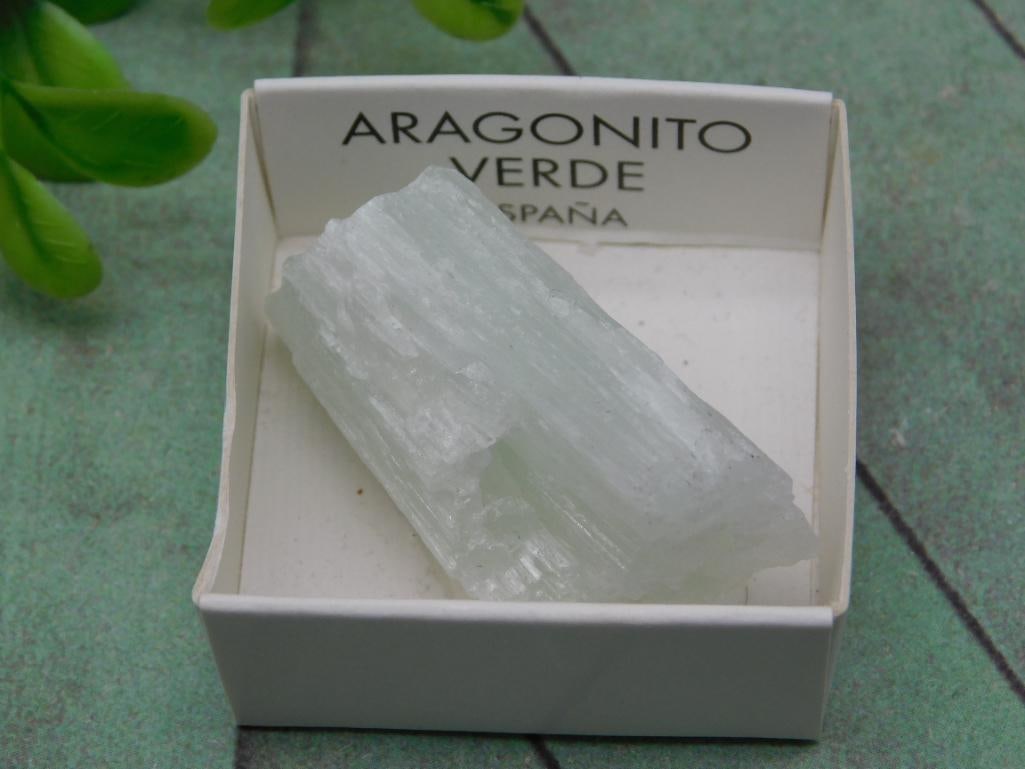 GREEN ARAGONITE ROCK STONE LAPIDARY SPECIMEN: GREEN ARAGONITE ROCK STONE LAPIDARY SPECIMEN