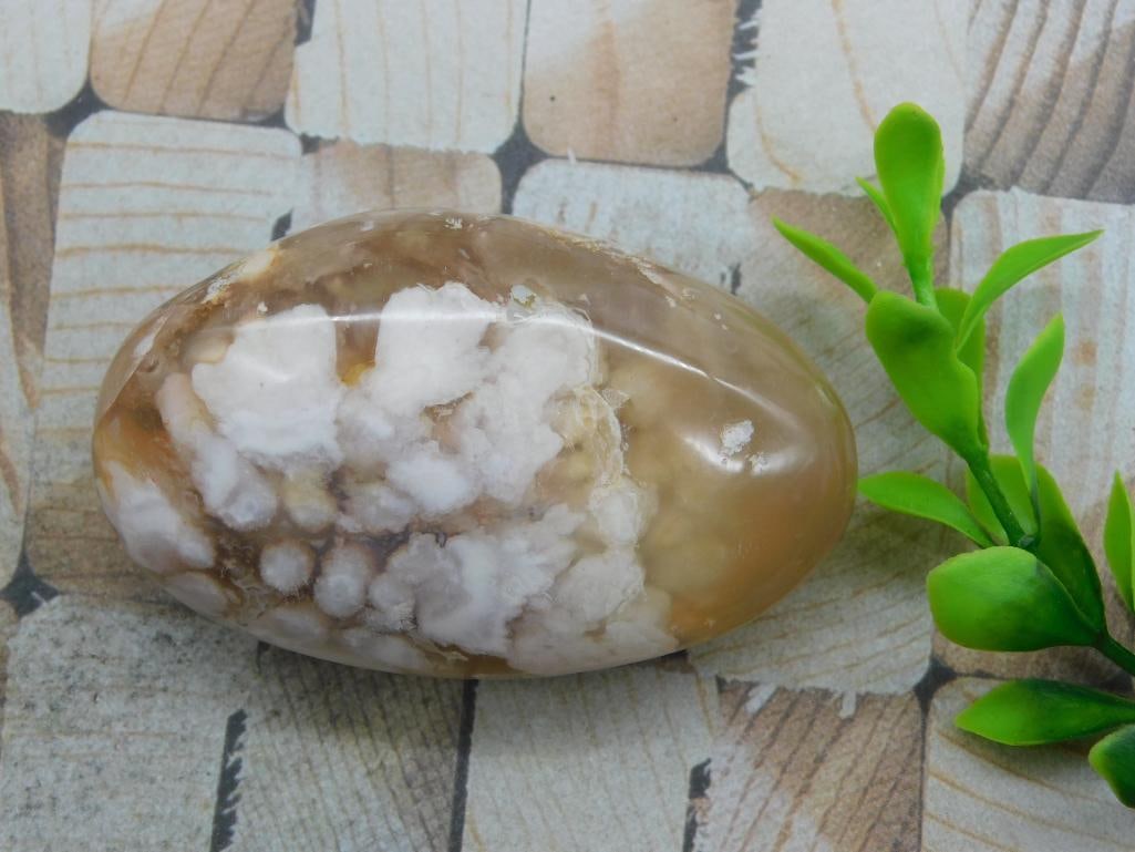 HATMANS FLOWER PETAL AGATE ROCK STONE LAPIDARY SPECIMEN: HATMANS FLOWER PETAL AGATE ROCK STONE LAPIDARY SPECIMEN