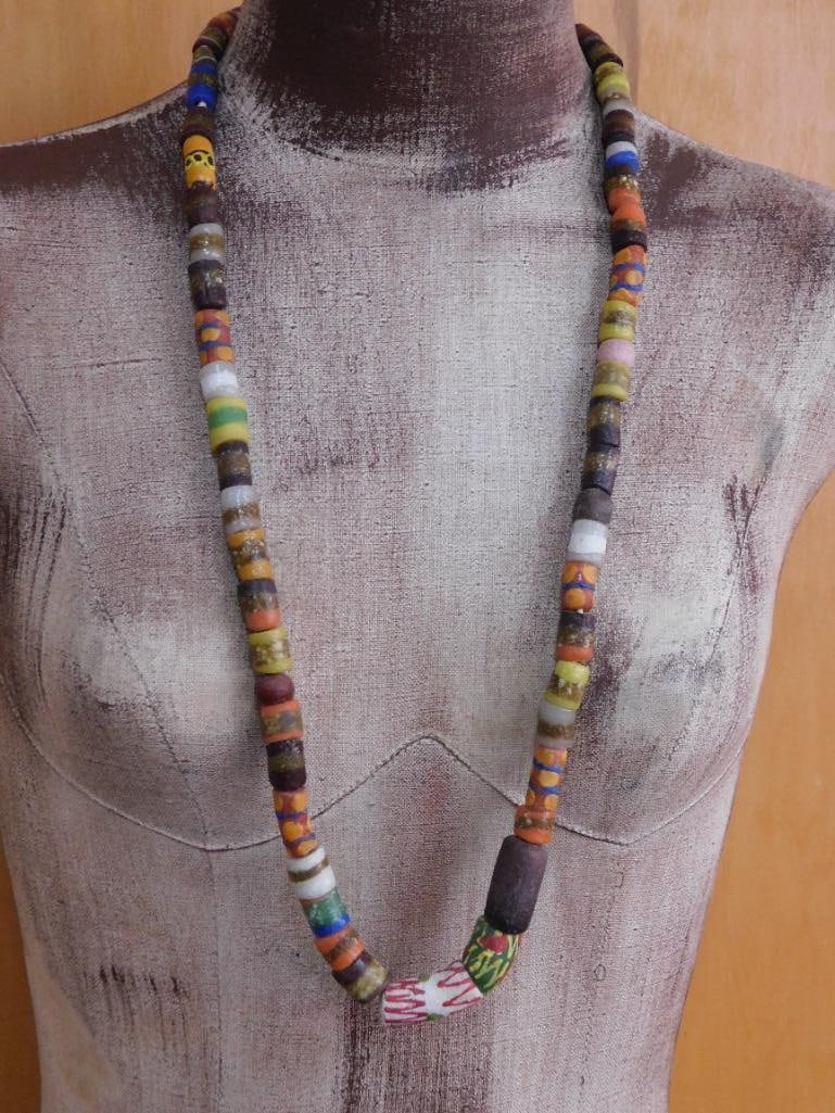 AFRICAN TRADE BEADS ROCK STONE LAPIDARY SPECIMEN: AFRICAN TRADE BEADS ROCK STONE LAPIDARY SPECIMEN