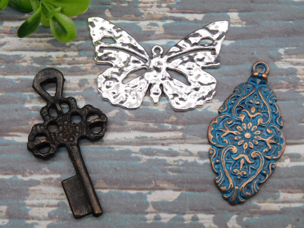 MIXED PENDANTS ROCK STONE LAPIDARY SPECIMEN: MIXED PENDANTS ROCK STONE LAPIDARY SPECIMEN