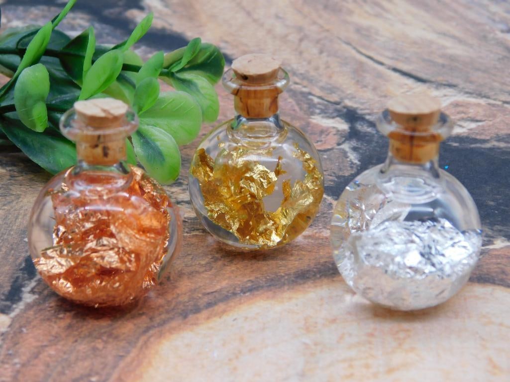 GOLD SILVER AND COPPER FLAKES IN BOTTLES: GOLD SILVER AND COPPER FLAKES IN BOTTLES