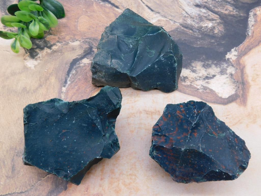 BLOODSTONE ROCK STONE LAPIDARY SPECIMEN: BLOODSTONE ROCK STONE LAPIDARY SPECIMEN