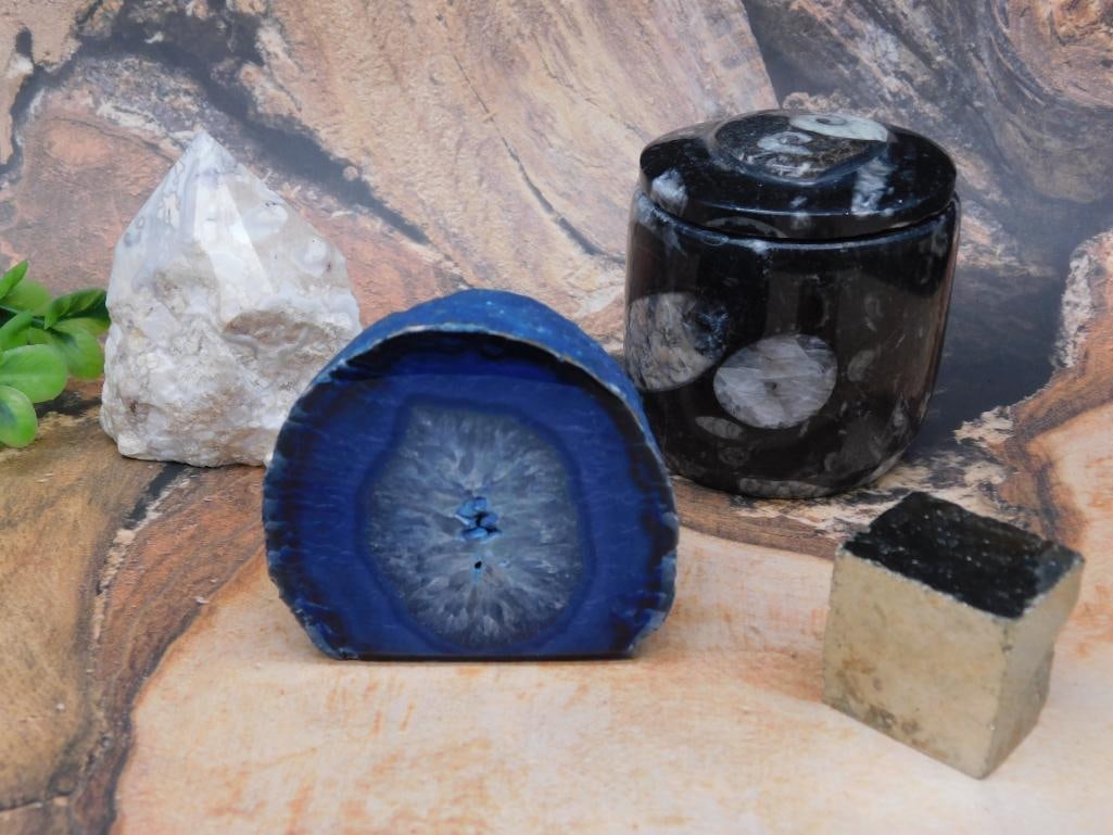 MIXED LOT ROCK STONE LAPIDARY SPECIMEN: MIXED LOT ROCK STONE LAPIDARY SPECIMEN