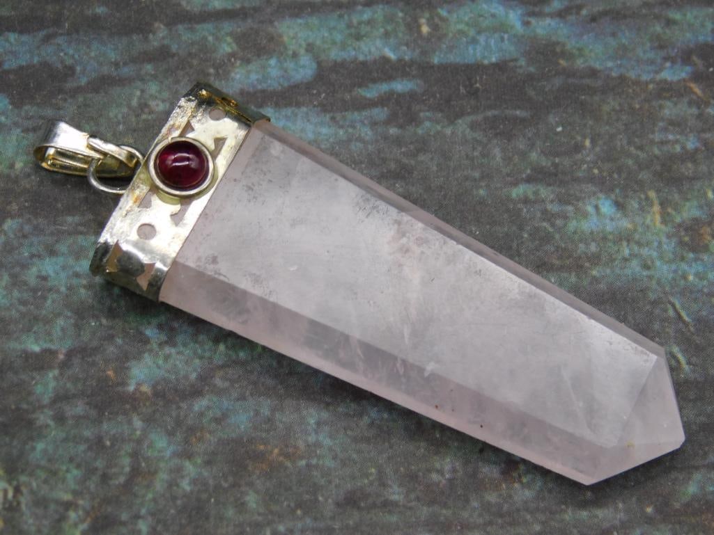 ROSE QUARTZ PENDANT ROCK STONE LAPIDARY SPECIMEN: ROSE QUARTZ PENDANT ROCK STONE LAPIDARY SPECIMEN