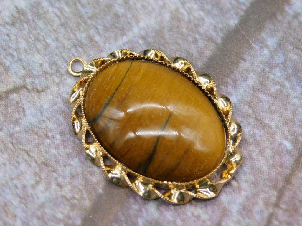 TIGER EYE PENDANT ROCK STONE LAPIDARY SPECIMEN: TIGER EYE PENDANT ROCK STONE LAPIDARY SPECIMEN